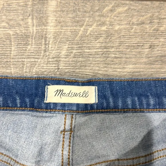 • Madewell • Women’s The Slim Boyjean: Raw-Hem Edition Blue Distressed 28