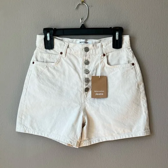 💝 Reformation Amy button fly shorts in bone cream