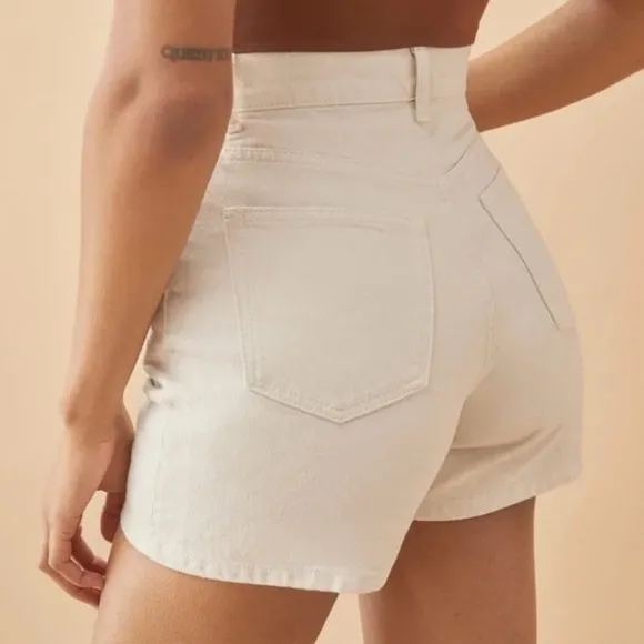 💝 Reformation Amy button fly shorts in bone cream