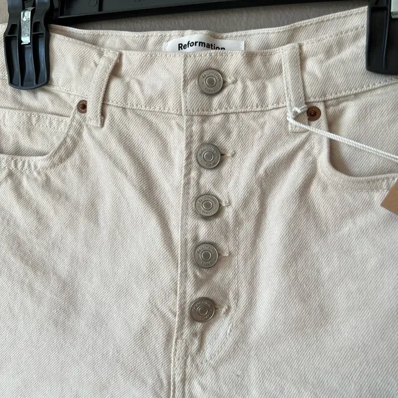 💝 Reformation Amy button fly shorts in bone cream