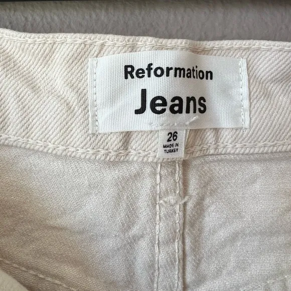 💝 Reformation Amy button fly shorts in bone cream
