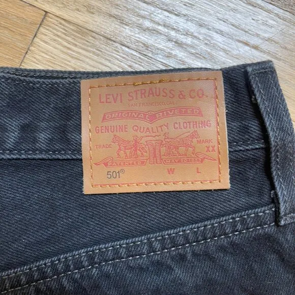 016 Levi's 501 Black Ripped Denim Shorts NWOT Size 29