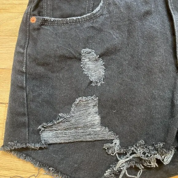 016 Levi's 501 Black Ripped Denim Shorts NWOT Size 29