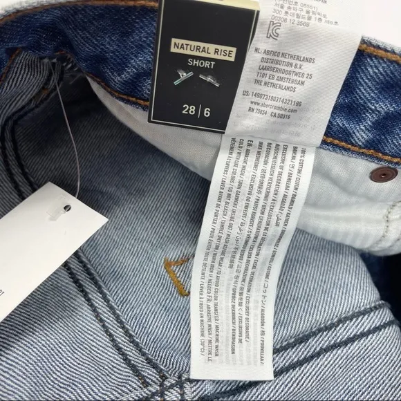 Abercrombie &amp; Fitch Natural Rise Distressed Denim‎ Shorts 28