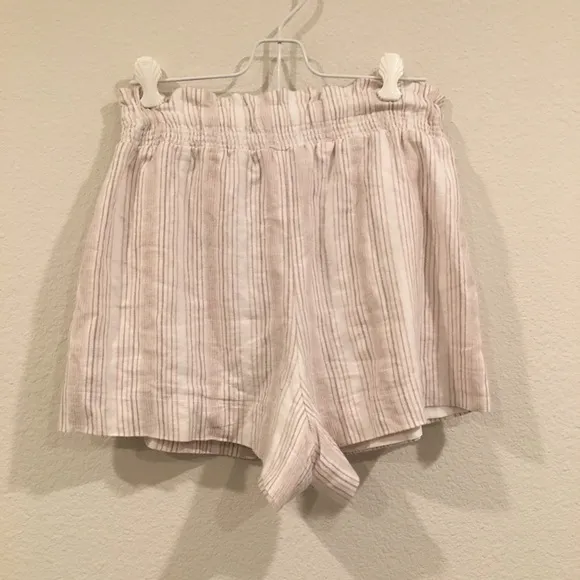Abercrombie and Fitch tan and white stripe linen blend shorts size small