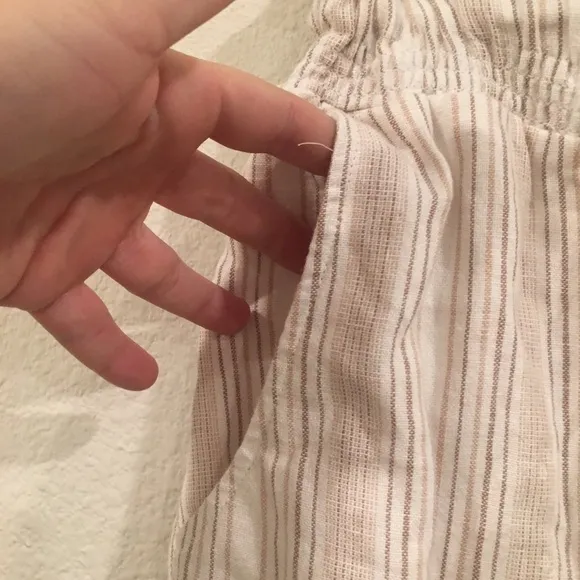 Abercrombie and Fitch tan and white stripe linen blend shorts size small
