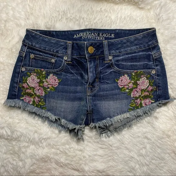American Eagle Outfitters Embroidered Floral Denim Shorts Size 0 Stretch