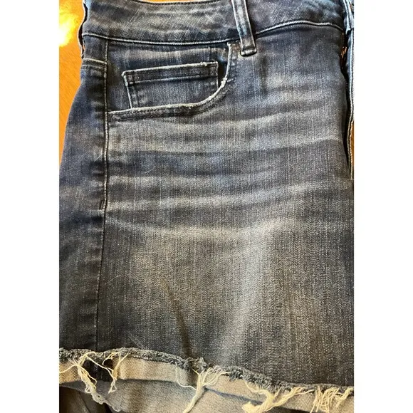 American Eagle Stretch High Rise Shortie Shorts 4.5 in inseam Blue Denim 18