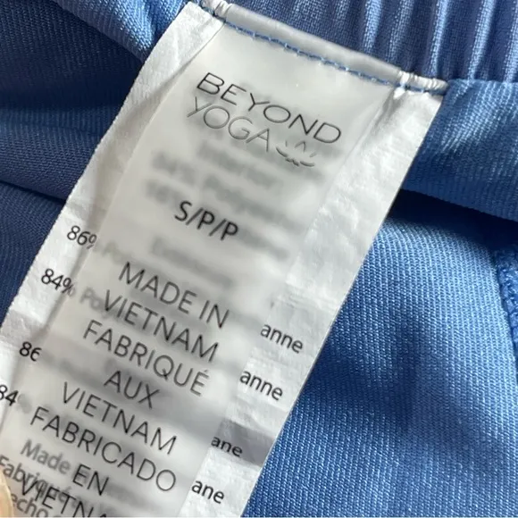 Beyond Yoga In Stride Line Shorts In Flower Blue  Size S