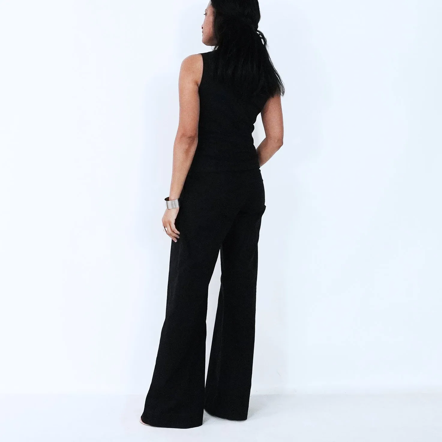 Black Sleeveless Fitted Top | Cotton | ALPHONSINA