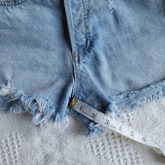 Denim Forum - The Ex-Boyfriend Hi-Rise, Relaxed Cut Off Jean Short