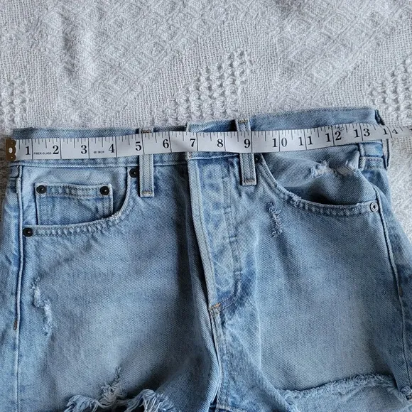 Denim Forum - The Ex-Boyfriend Hi-Rise, Relaxed Cut Off Jean Short