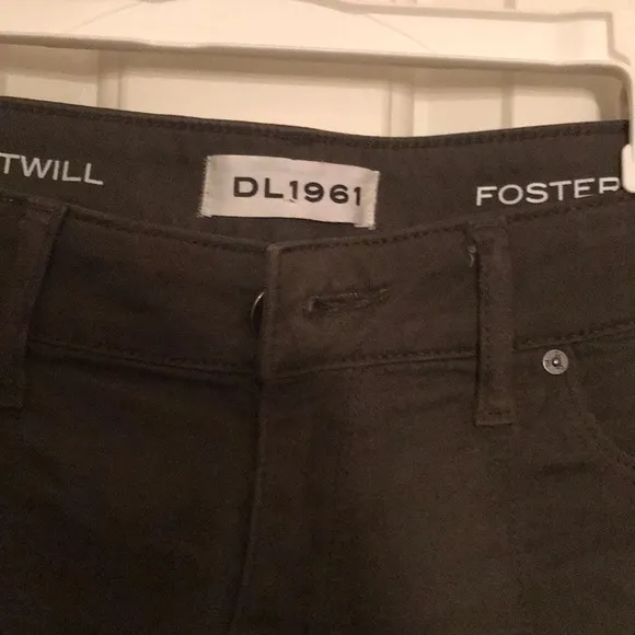 DL1961 foster relaxed short fennel size 25