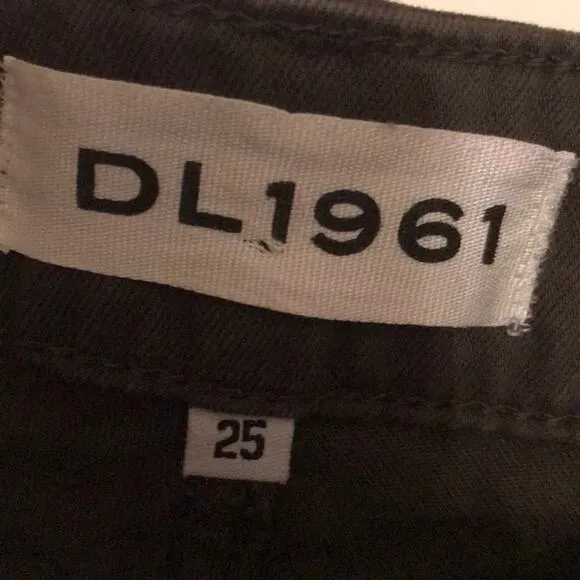 DL1961 foster relaxed short fennel size 25