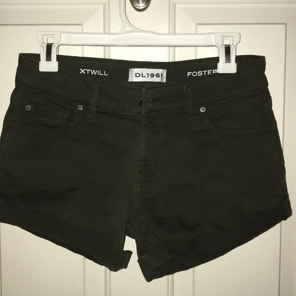 DL1961 foster relaxed short fennel size 25