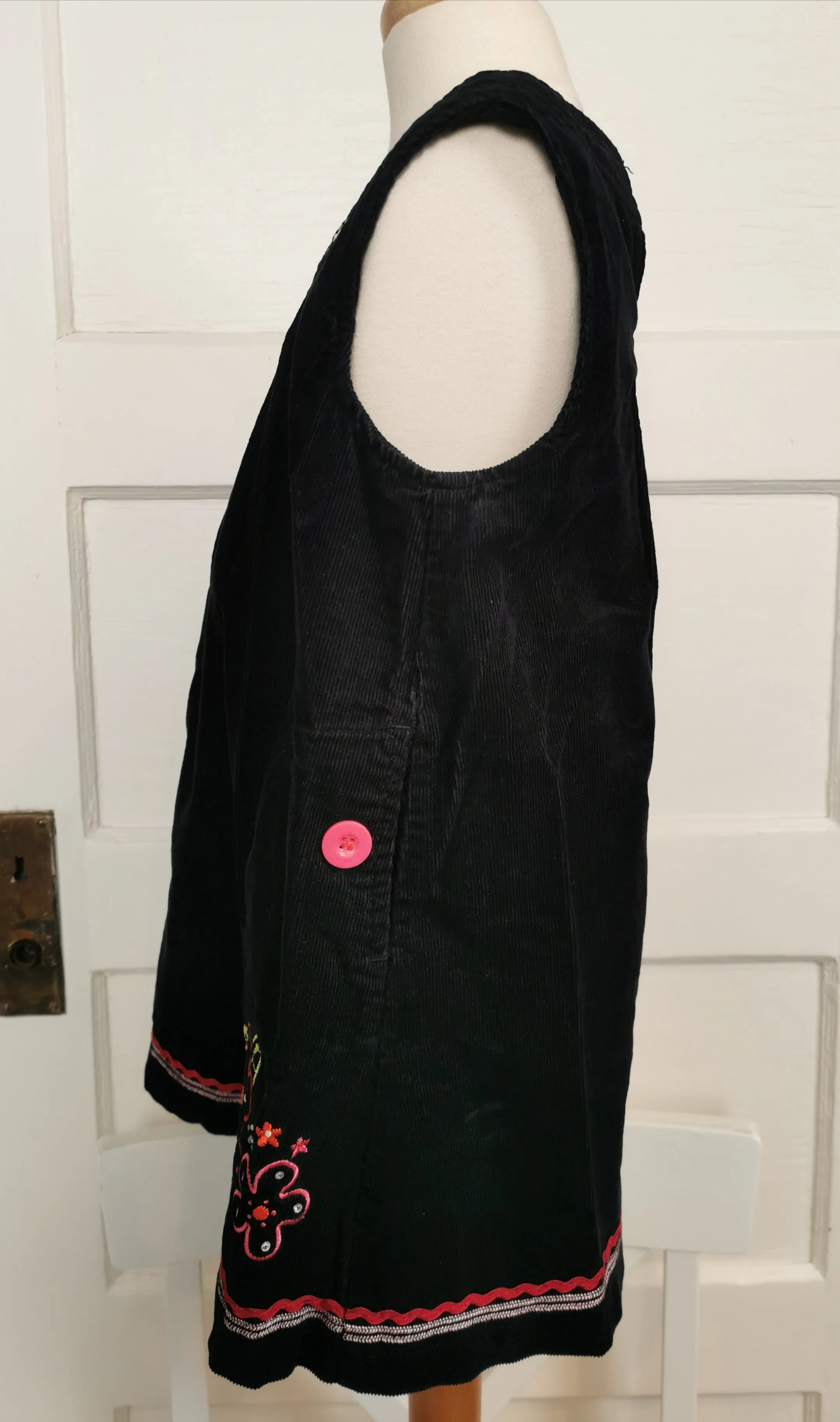 GIRL SIZE MEDIUM (6/7 YEARS) - LULLAH BETTE, Soft Black Corduroy Dress EUC B37