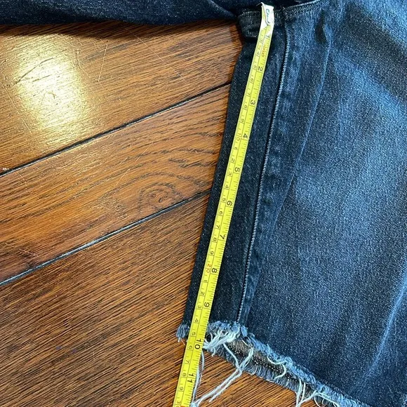 Good American 90s Bermuda Black Denim Jean Shorts Cutoff Frayed Hem 2/26 NWT