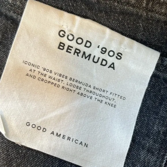 Good American 90s Bermuda Black Denim Jean Shorts Cutoff Frayed Hem 2/26 NWT