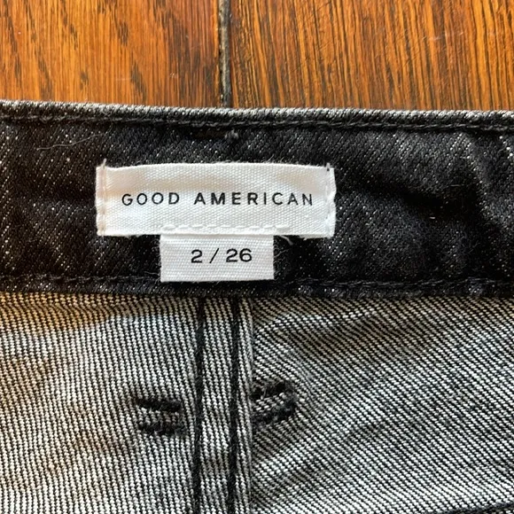 Good American 90s Bermuda Black Denim Jean Shorts Cutoff Frayed Hem 2/26 NWT