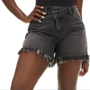 GOOD AMERICAN Good '90s High Waist Fray Hem Denim Shorts