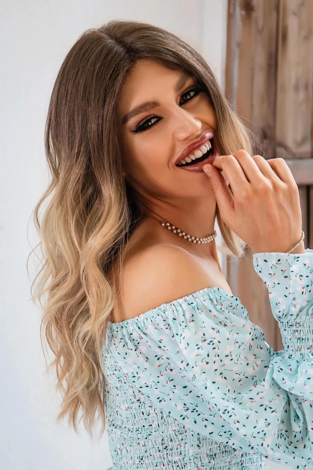 Hazel Blues® | Blonde Ombre Long Wave Lace Front Wigs 24"