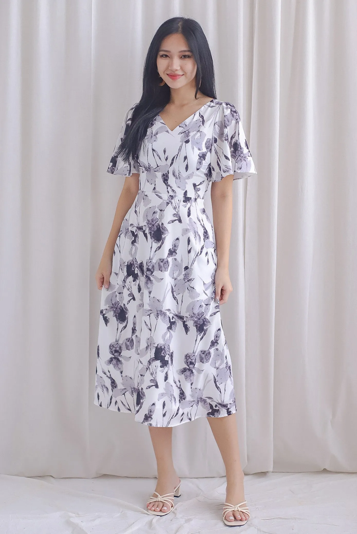 Izzy Leafy Padded Twist Back Midi Dress In Black