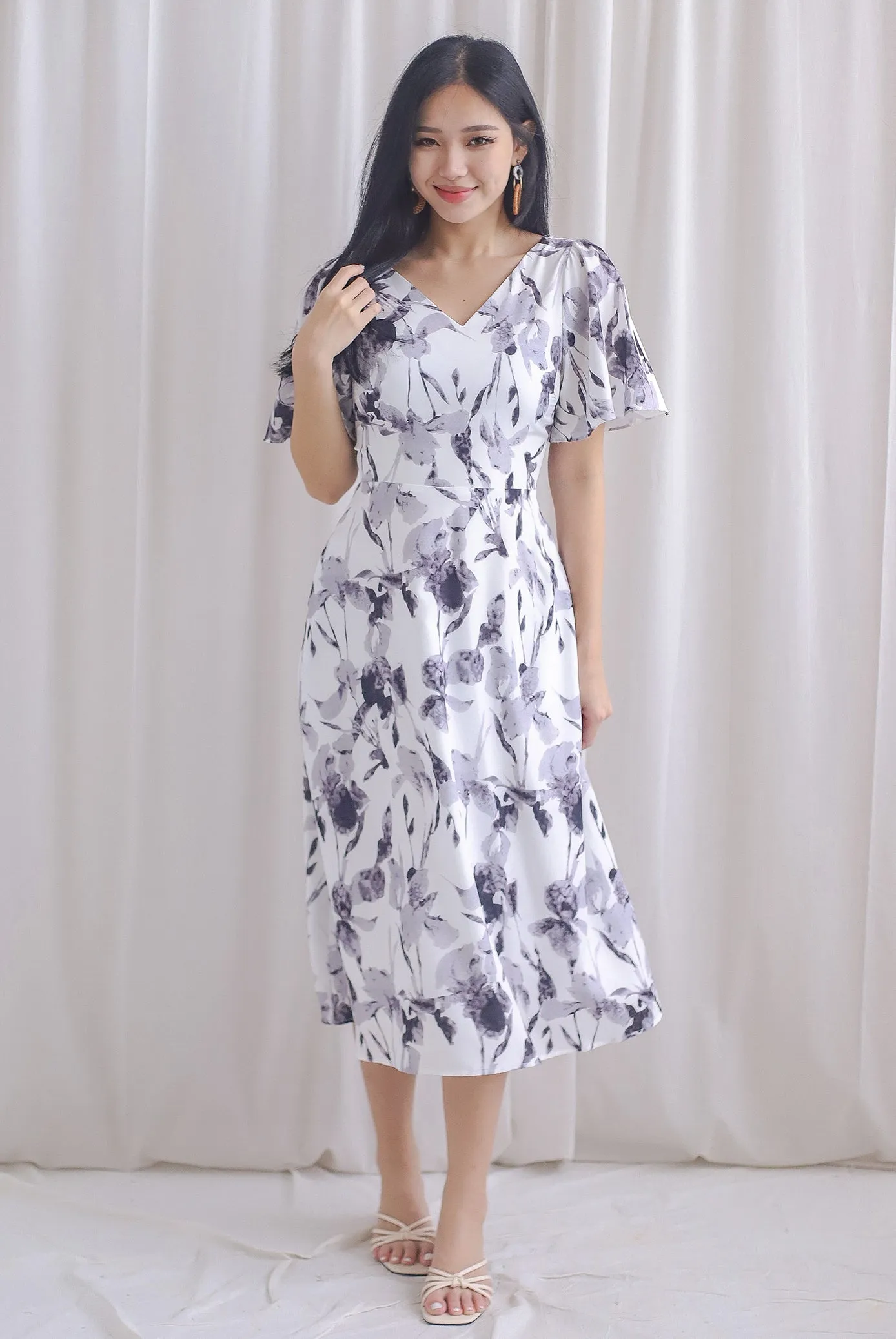 Izzy Leafy Padded Twist Back Midi Dress In Black