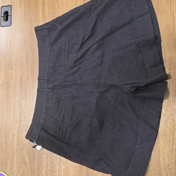 Kut from the Kloth-NWT-Sapphire Pleated Linen Blend Shorts-Size 14