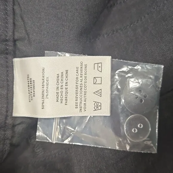 Kut from the Kloth-NWT-Sapphire Pleated Linen Blend Shorts-Size 14