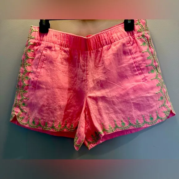 Lilly Pulitzer Laryn 100% Linen shorts. Size medium pink and green. NWOT