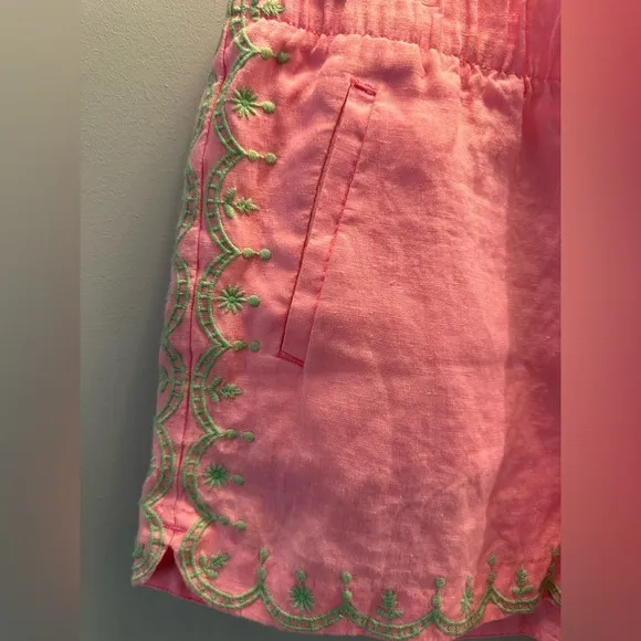 Lilly Pulitzer Laryn 100% Linen shorts. Size medium pink and green. NWOT