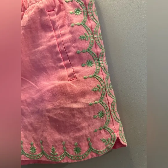Lilly Pulitzer Laryn 100% Linen shorts. Size medium pink and green. NWOT