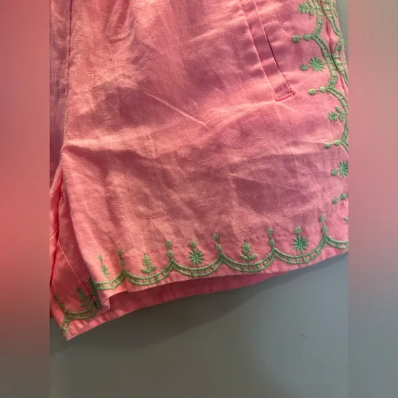 Lilly Pulitzer Laryn 100% Linen shorts. Size medium pink and green. NWOT