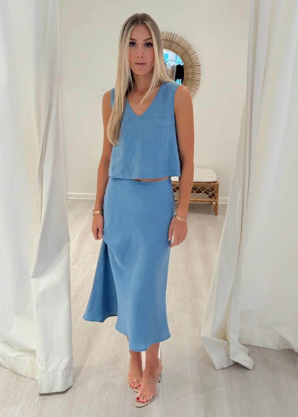 Linen Cropped V neck