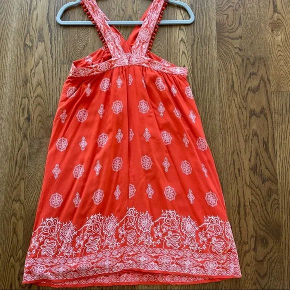 LOFT Swing Halter V-neck Embroidered like Print Size S
