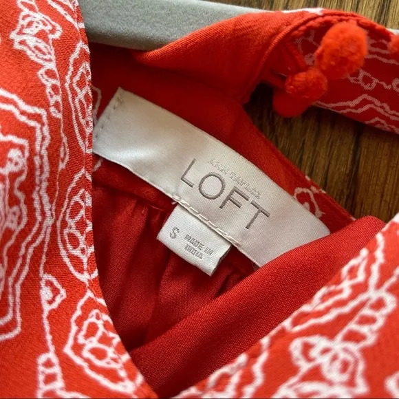 LOFT Swing Halter V-neck Embroidered like Print Size S