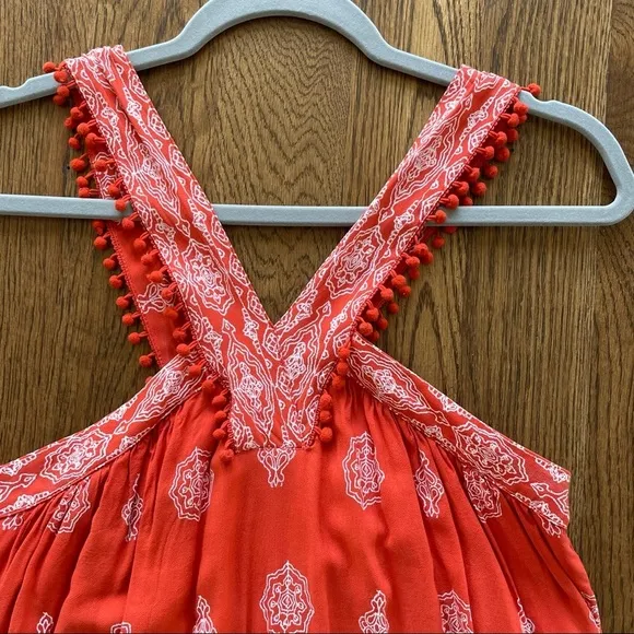 LOFT Swing Halter V-neck Embroidered like Print Size S