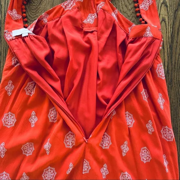 LOFT Swing Halter V-neck Embroidered like Print Size S