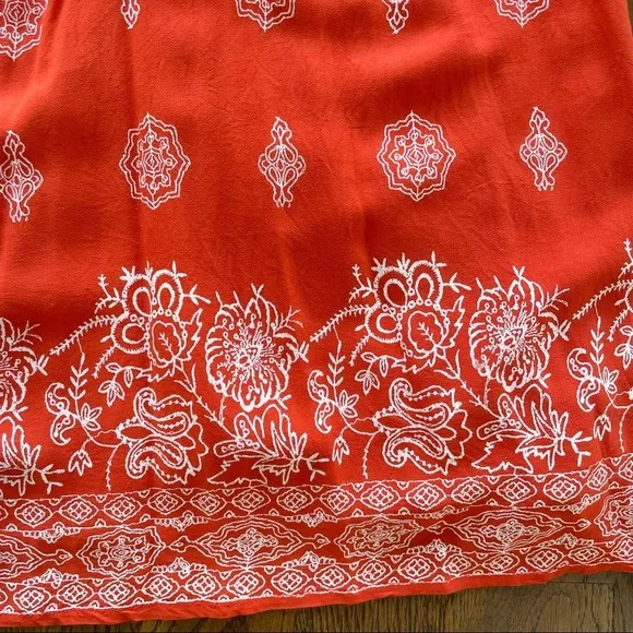 LOFT Swing Halter V-neck Embroidered like Print Size S