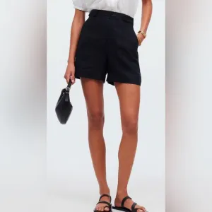 Madewell Clean Button Tab Linen Shorts in Black