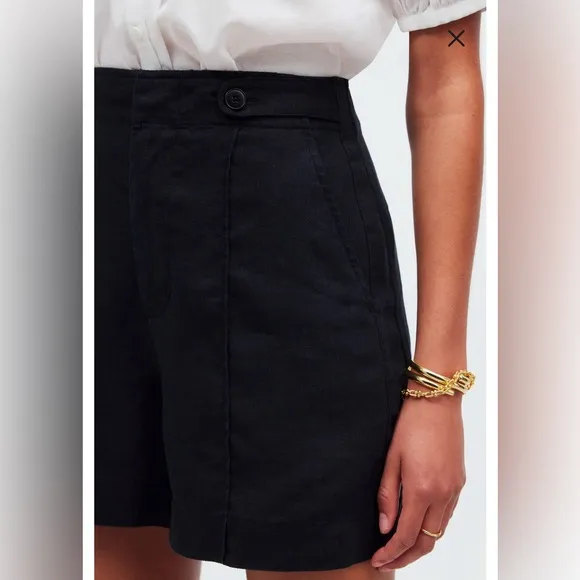 Madewell Clean Button Tab Linen Shorts in Black