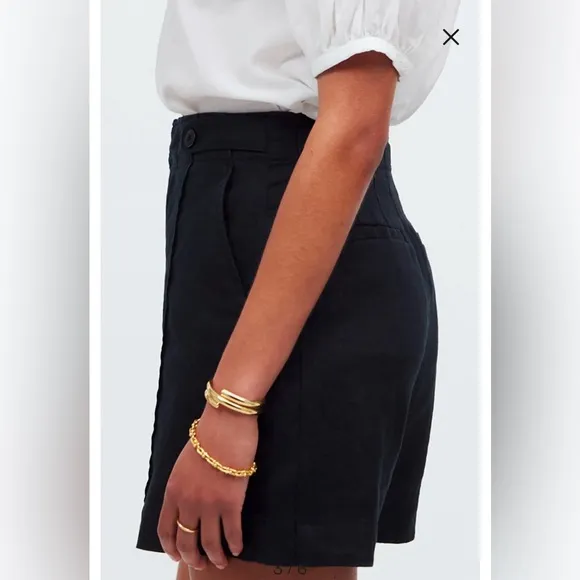 Madewell Clean Button Tab Linen Shorts in Black