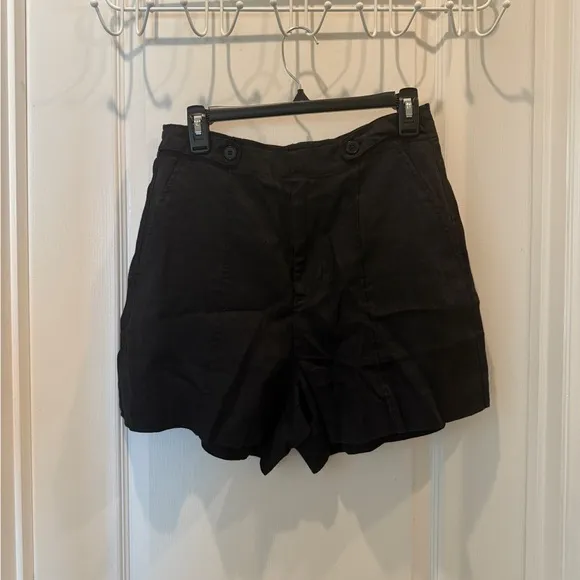 Madewell Clean Button Tab Linen Shorts in Black