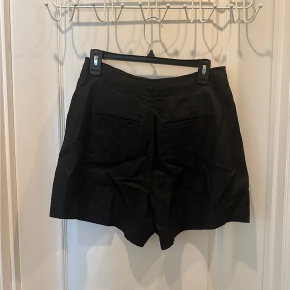 Madewell Clean Button Tab Linen Shorts in Black