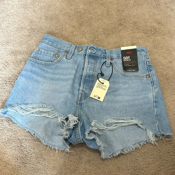 NEVER WORN levi’s denim 501 shorts