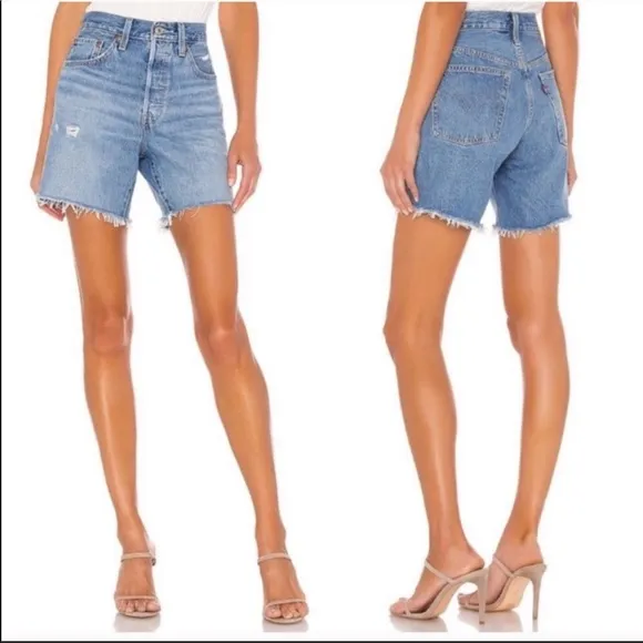 NEW Levi’s mid length denim shorts 26