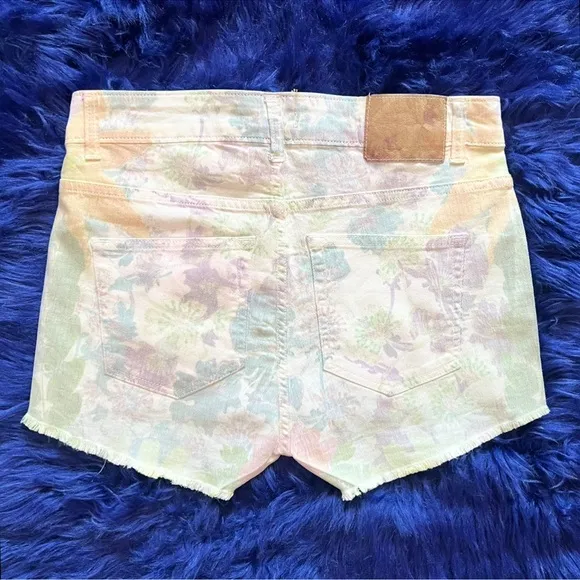 New! VICOLO Italy Parrot Floral Print High Waist Denim Shorts