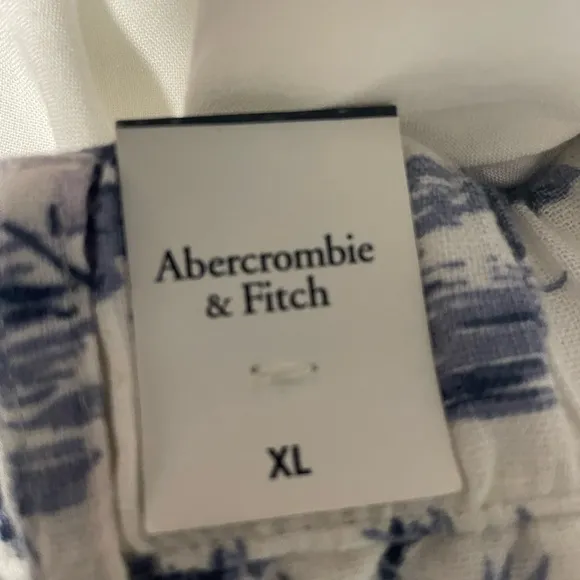 NWT Abercrombie &amp; Fitch Linen Blend Hawaiian Tiki Print Tailored Shorts. XLarge