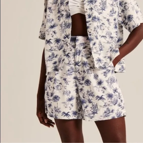 NWT Abercrombie &amp; Fitch Linen Blend Hawaiian Tiki Print Tailored Shorts. XLarge