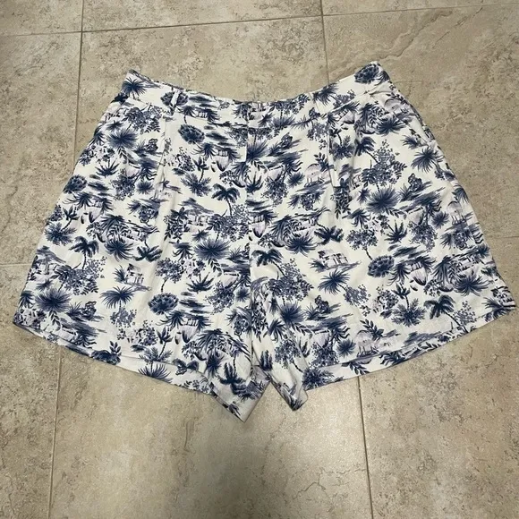 NWT Abercrombie &amp; Fitch Linen Blend Hawaiian Tiki Print Tailored Shorts. XLarge